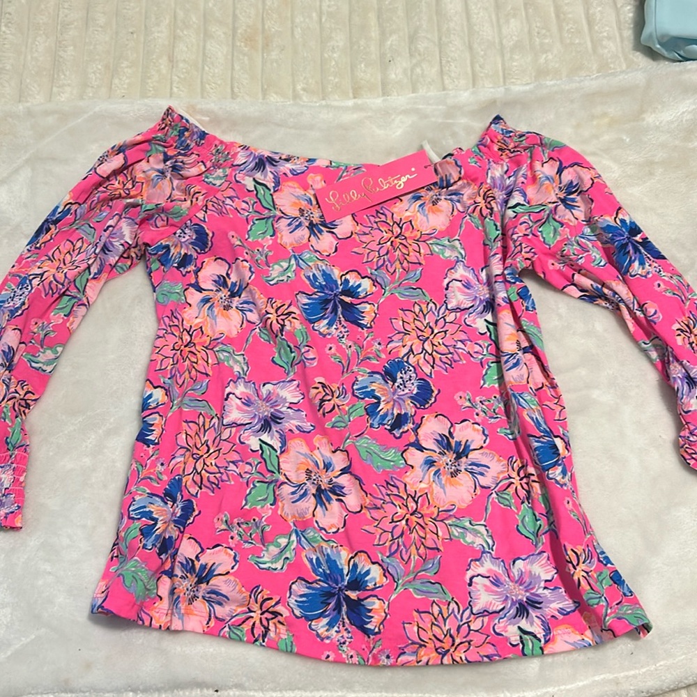 Pink lily Pulitzer top never worn.